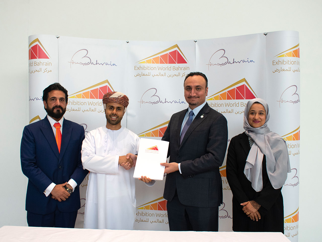 هيئة البحرين للسياحة والمعارض تُوقّع اتفاقية مع الشركة العُمانية للمعارض والتجارة الدولية لاستضافة معرضين دوليين بمايو وسبتمبر 2023 في مركز البحرين العالمي للمعارض