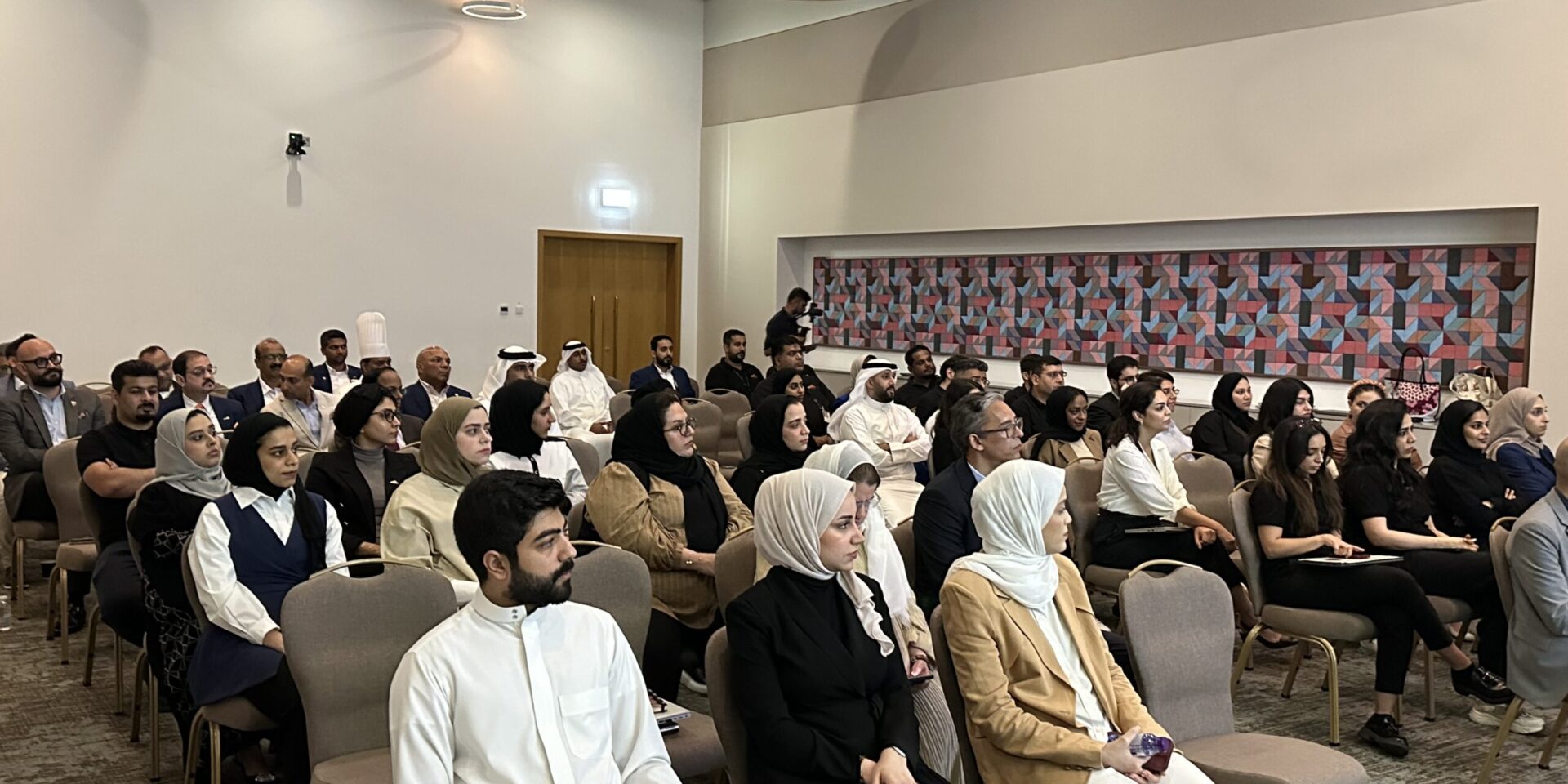 مركز البحرين العالمي للمعارض ينظم أول لقاء مفتوح لفريق العمل للعام 2025